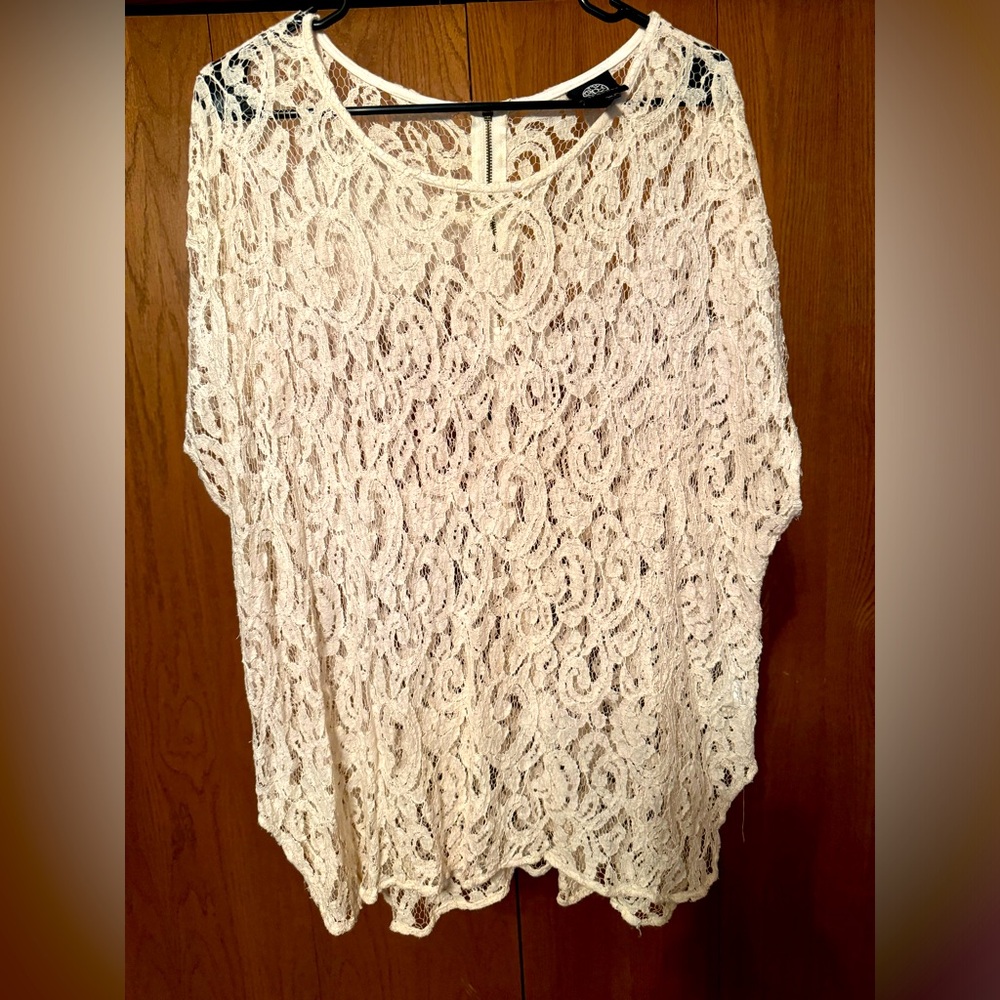 Bobeau 2X Cream Lace Top
